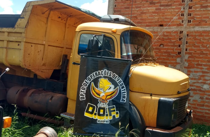 17 - Veículos adulterados caminhão amarelo com caçamba