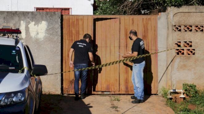 Homem é assassinado com 7 facadas em frente ao portão de casa em Campo Grande