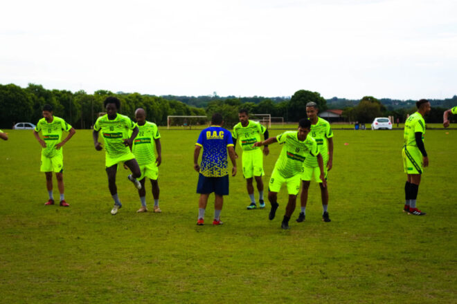 Prefeito Alan acompanha treino do time do DAC, que está invicto no Campeonato Estadual