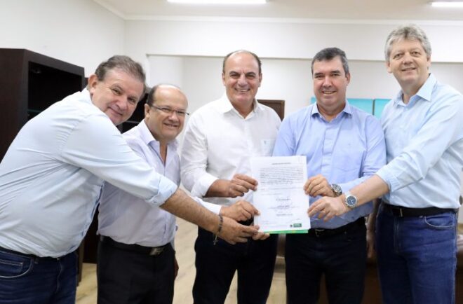 Governador assina convênio de R$ 4,9 milhões para sistema de esgotamento sanitário em Caracol