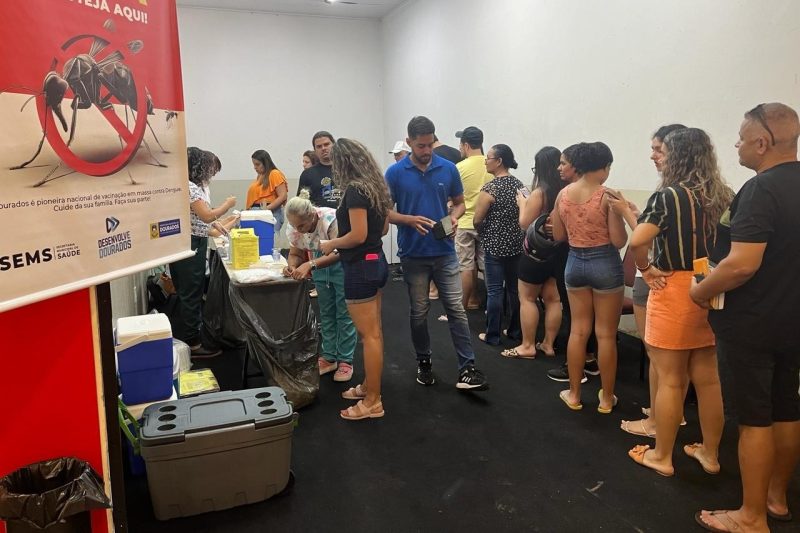 Ponto de vacinação do Shopping Avenida Center atende sábado e domingo (Foto: Rogério Vidmantas/Prefeitura de Dourados)