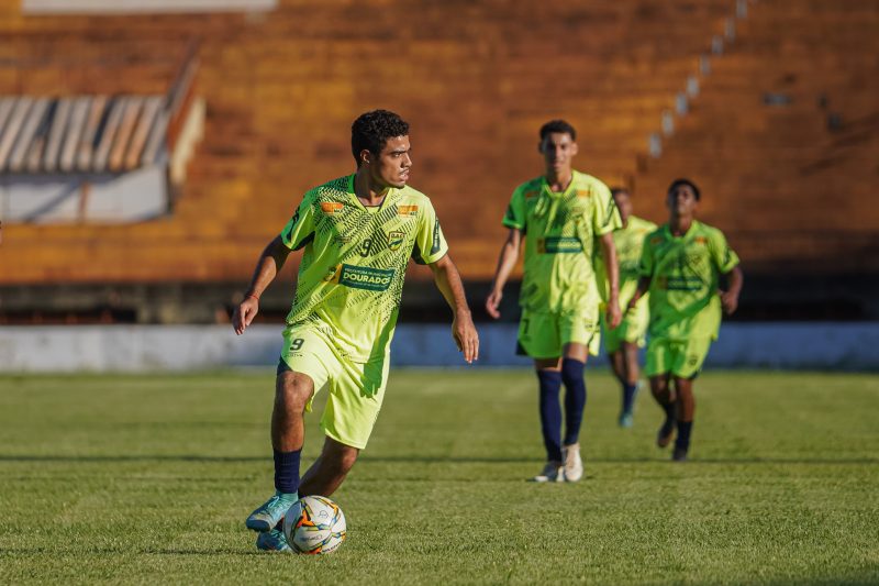 Sub-20 do Dourados AC se prepara com treinos no Estádio Douradão (Foto: Marcelo Berton)