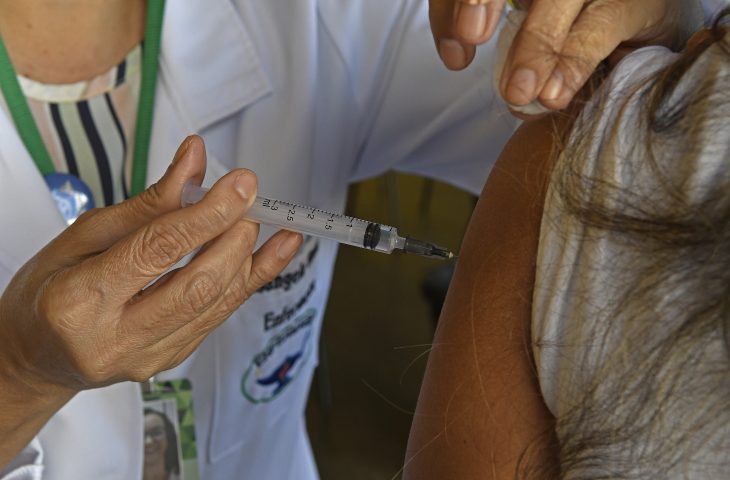Ponto-de-Vacinação-no-Bombeiros-Foto-Bruno-Rezende-09-730x480